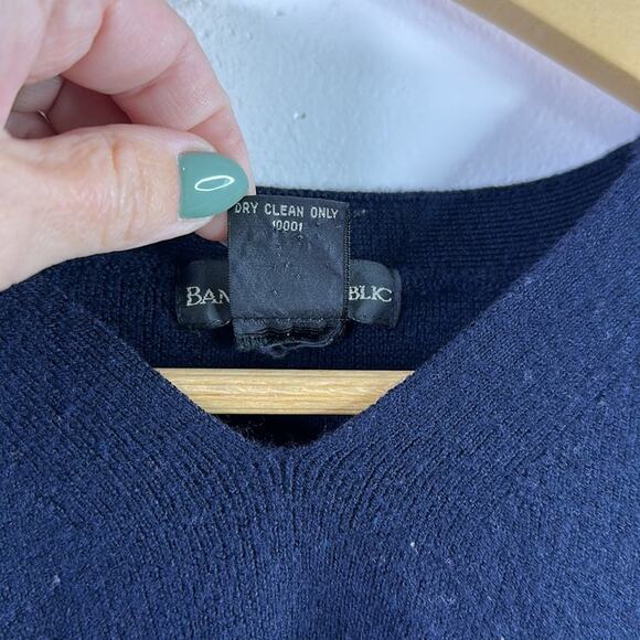 BANANA REPUBLIC Dark Navy Blue V Neck 3/4 Sleeve Merino Wool Sweater Top Size XS - Picture 10 of 11